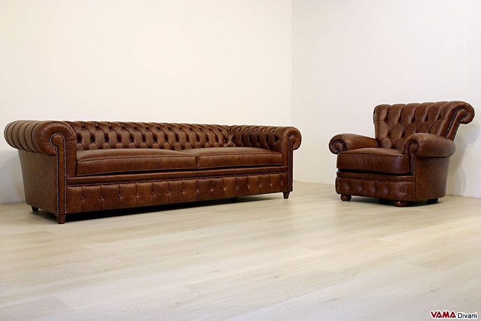 Divano chesterfield abbinato a poltrona classica